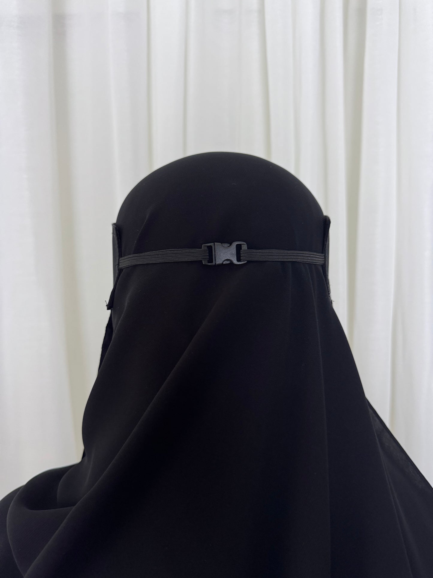 Saudi niqab in the USA, with elastic clasp closure